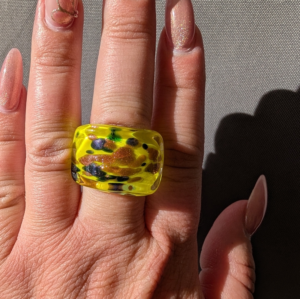 Colorful Resin and Metal Rings Set - Picture 7 of 9